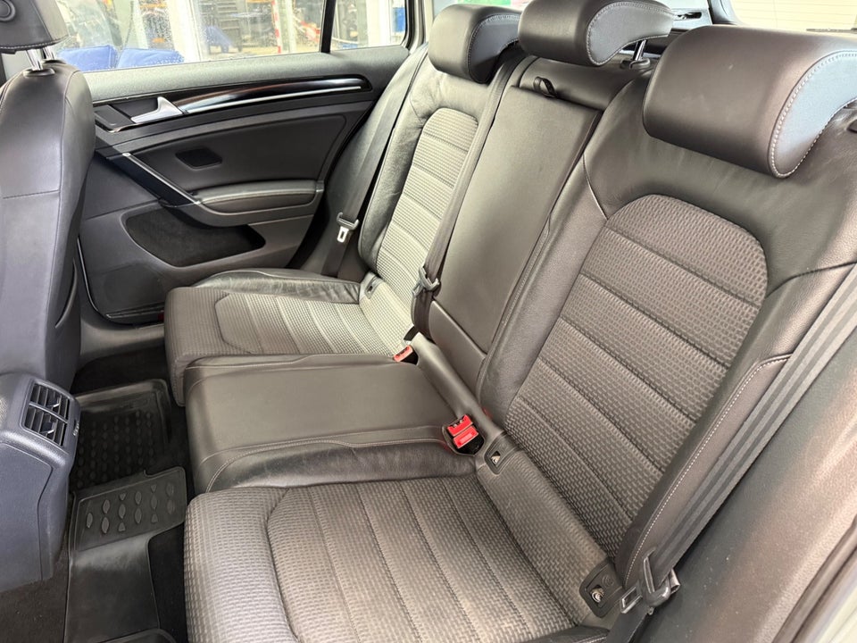 VW Golf VII 1,4 TSi 122 Highline Variant BMT 5d