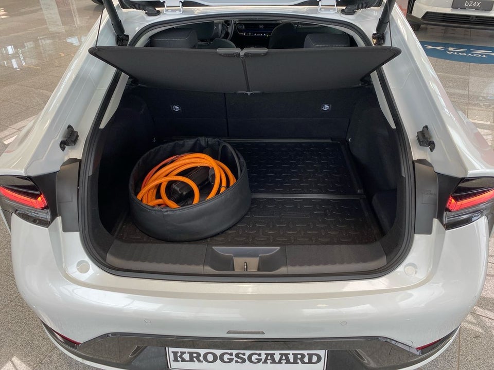 Toyota Prius 2,0 Plug-in Hybrid Elegant 5d