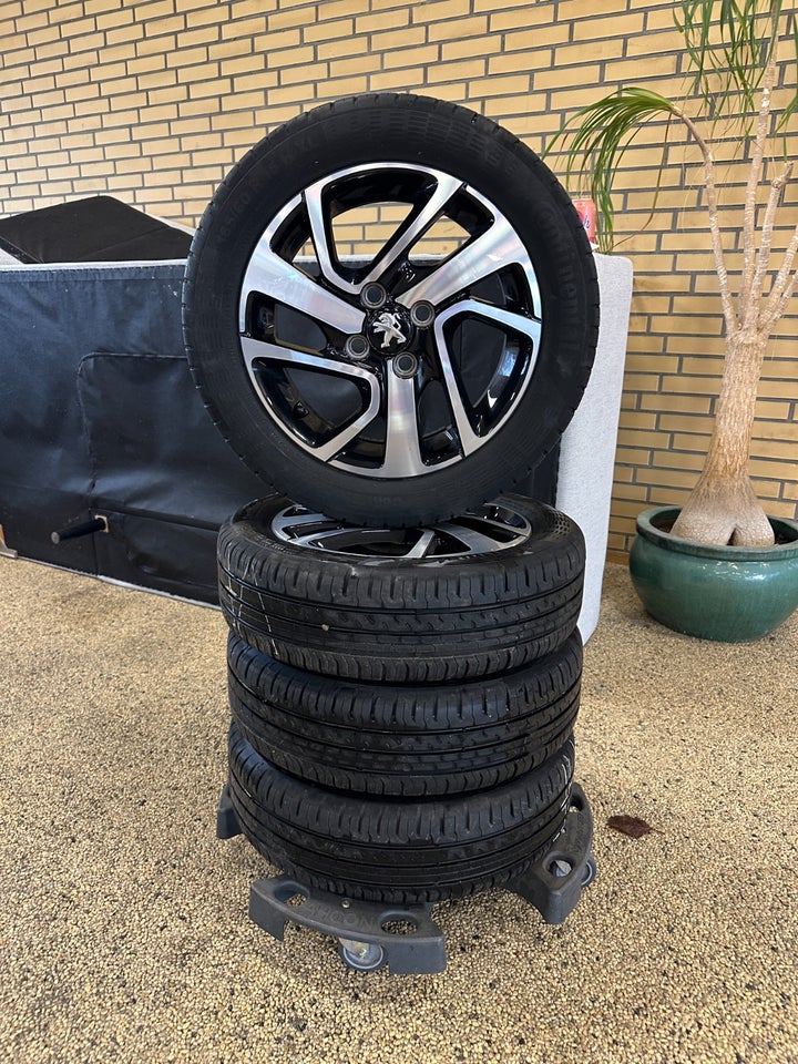 Peugeot 108 1,0 e-VTi 72 Infinity 5d