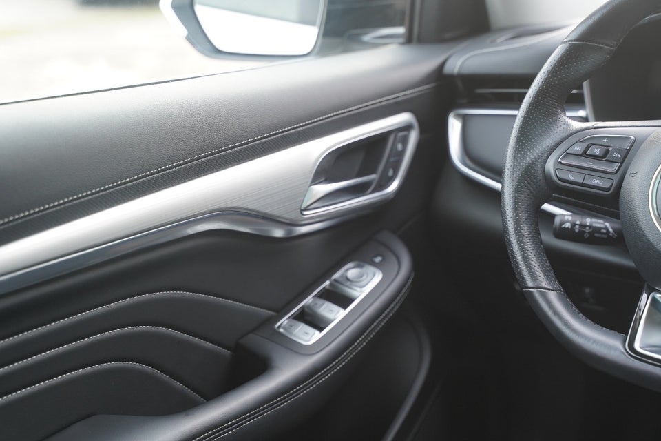 MG Marvel R Luxury 5d