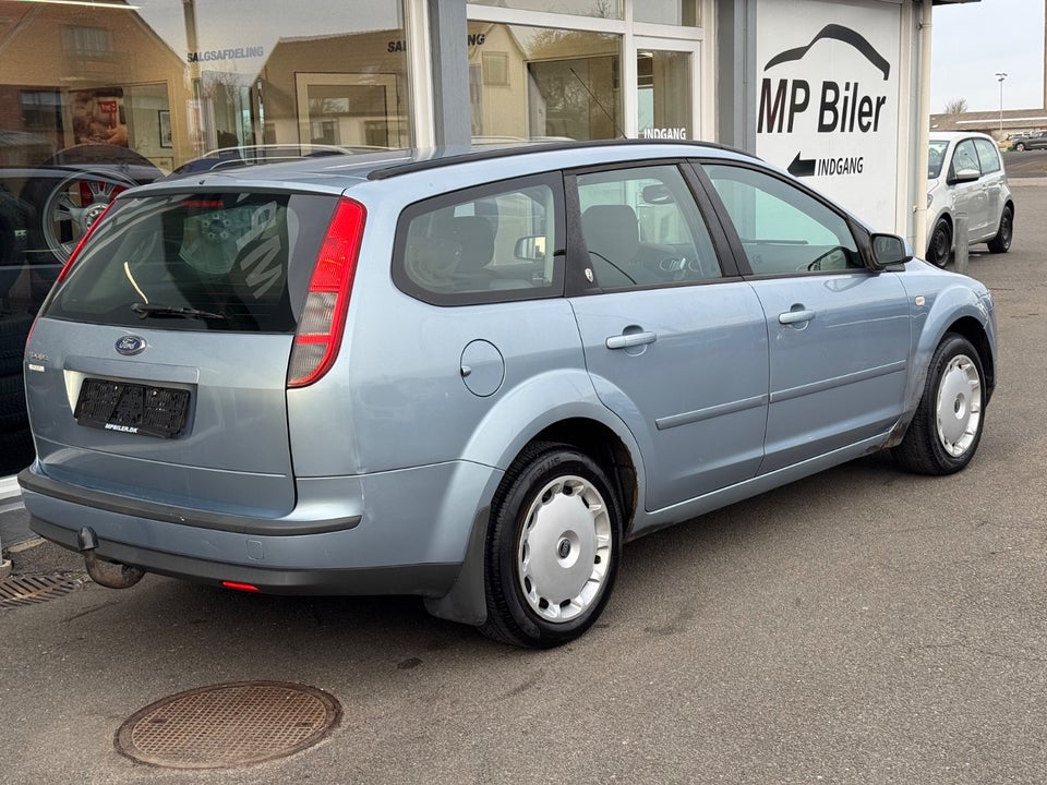 Ford Focus 1,6 Ti-VCT Ghia stc. 5d