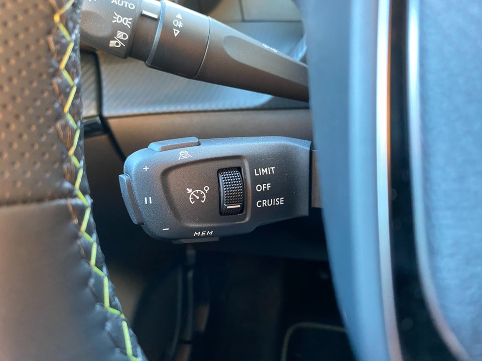 Peugeot e-208 54 GT 5d