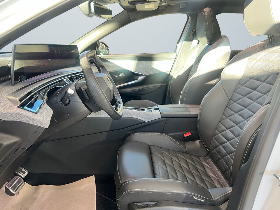 Peugeot e-3008 77 GT Pack 5d