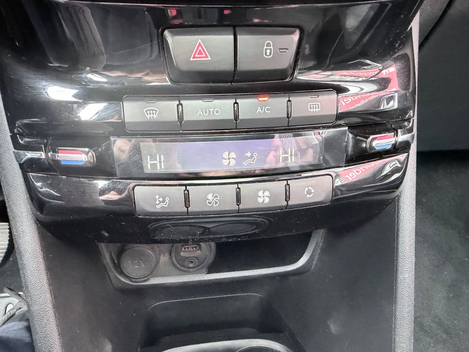 Peugeot 2008 1,6 BlueHDi 100 Allure Sky 5d