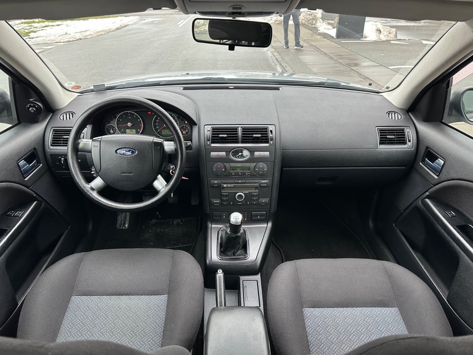 Ford Mondeo 1,8 125 Ambiente 4d