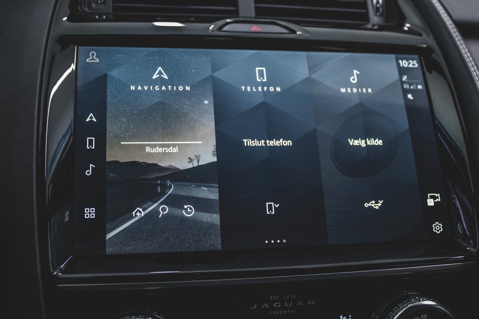 Jaguar E-Pace 1,5 P300e R-Dynamic SE aut. 5d