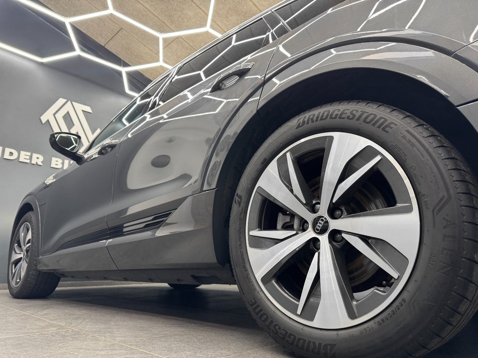 Audi Q8 e-tron 55 S-line quattro 5d