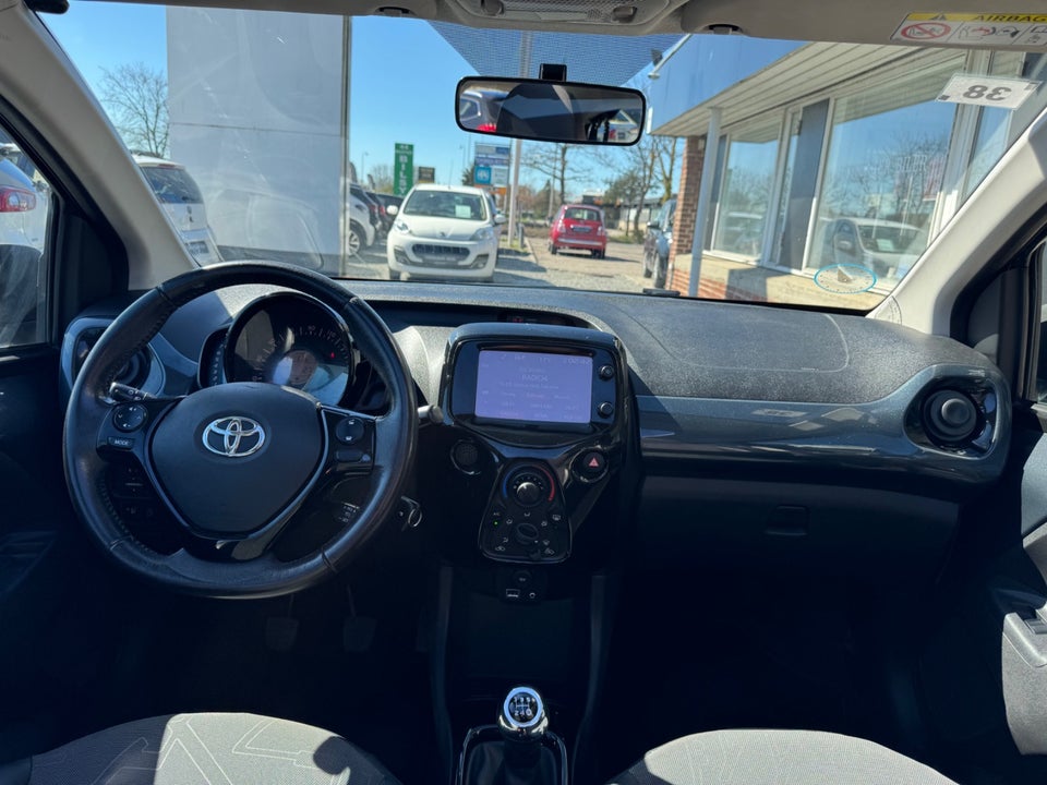 Toyota Aygo 1,0 VVT-i x-wave Sky 5d