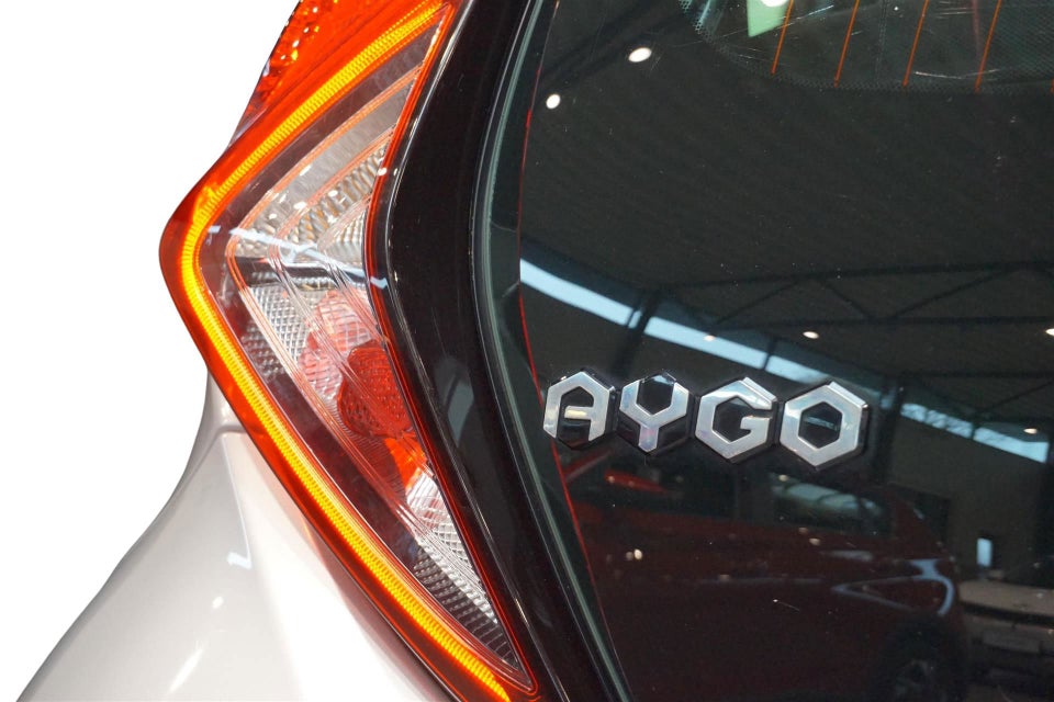 Toyota Aygo 1,0 VVT-i x-plore 5d
