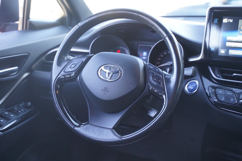 Toyota C-HR 1,8 Hybrid Premium Selected CVT 5d