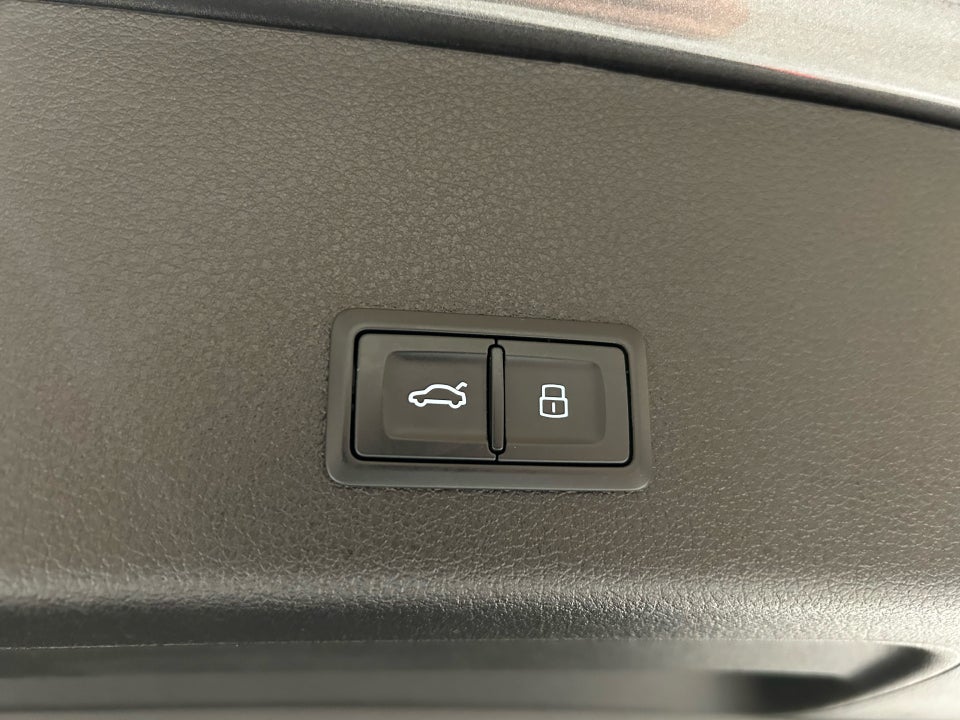 Audi e-tron S quattro 5d