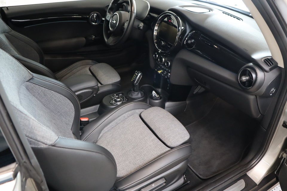 MINI Cooper SE Classic Trim 3d