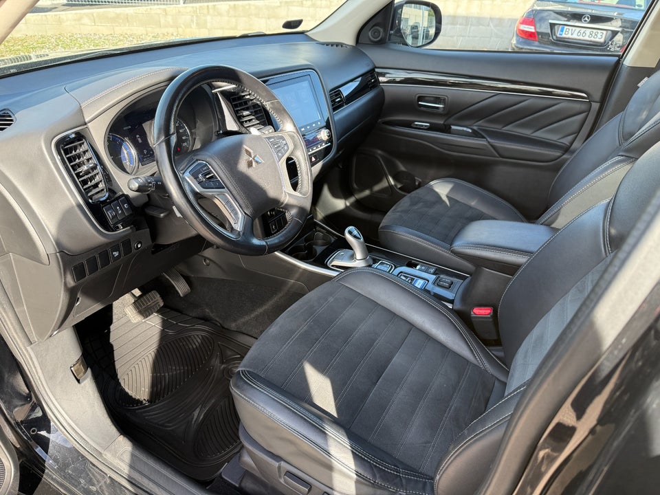 Mitsubishi Outlander 2,4 PHEV Intense CVT 4WD 5d