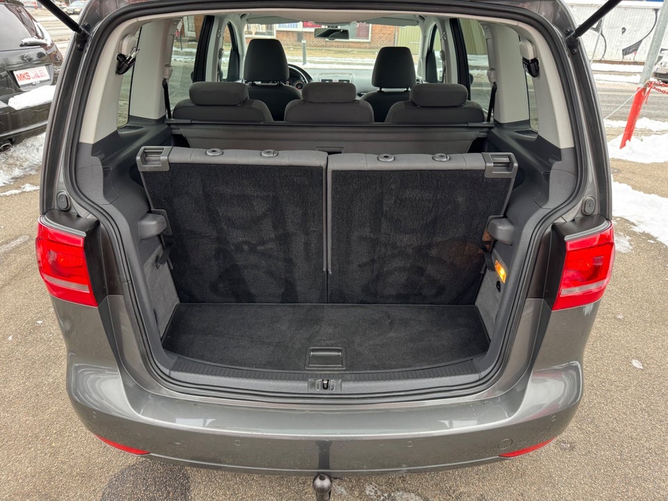 VW Touran 1,6 TDi 105 Highline DSG BMT 7prs 5d