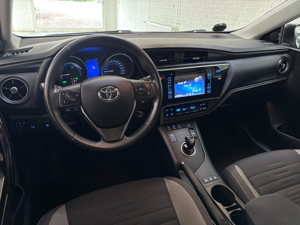 Toyota Auris 1,8 Hybrid H1 Touring Sports CVT 5d