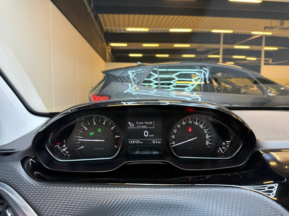 Peugeot 208 1,2 PureTech 82 Allure Sky 5d