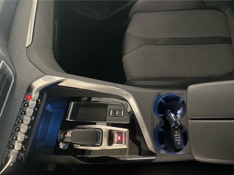 Peugeot 3008 1,6 Hybrid First Selection EAT8 5d