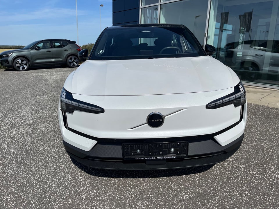 Volvo EX30 Extended Range Plus 5d