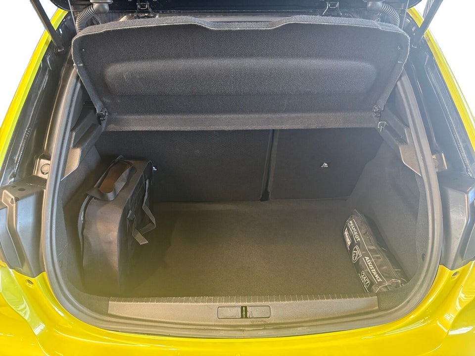 Peugeot e-208 54 GT 5d