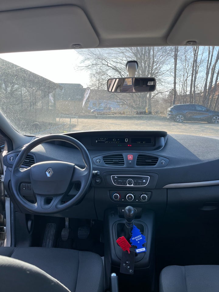 Renault Scenic III 1,6 16V Authentique 5d