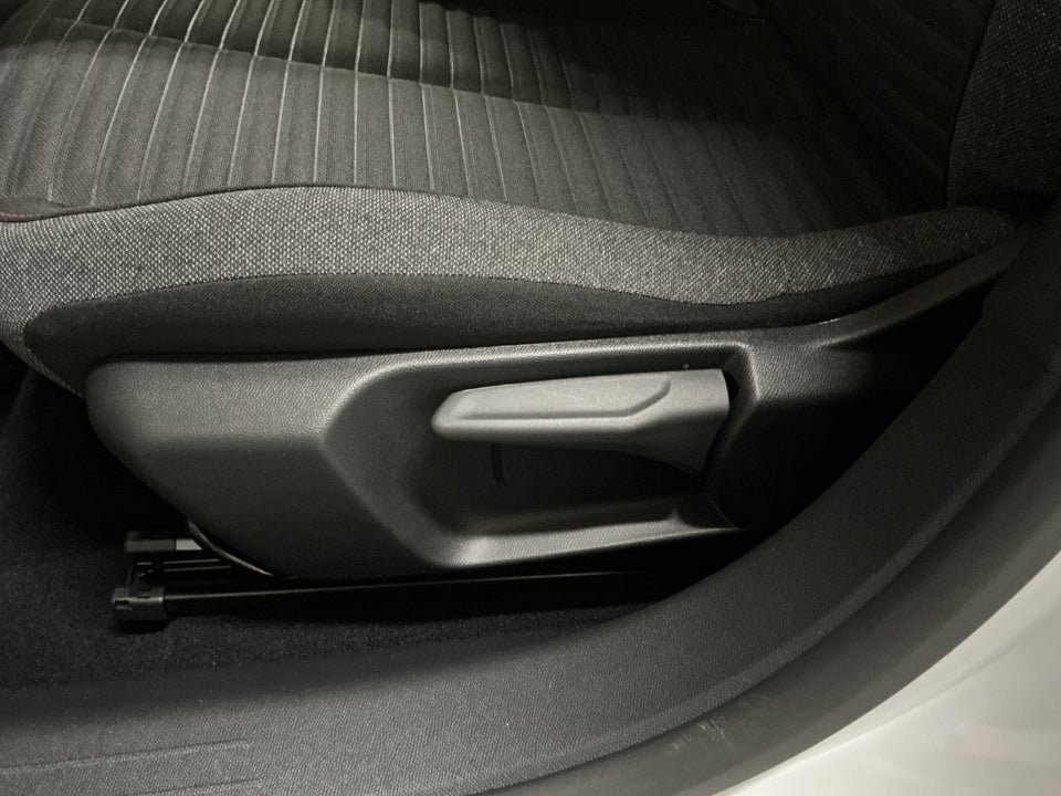 Peugeot e-208 50 Active Pack 5d