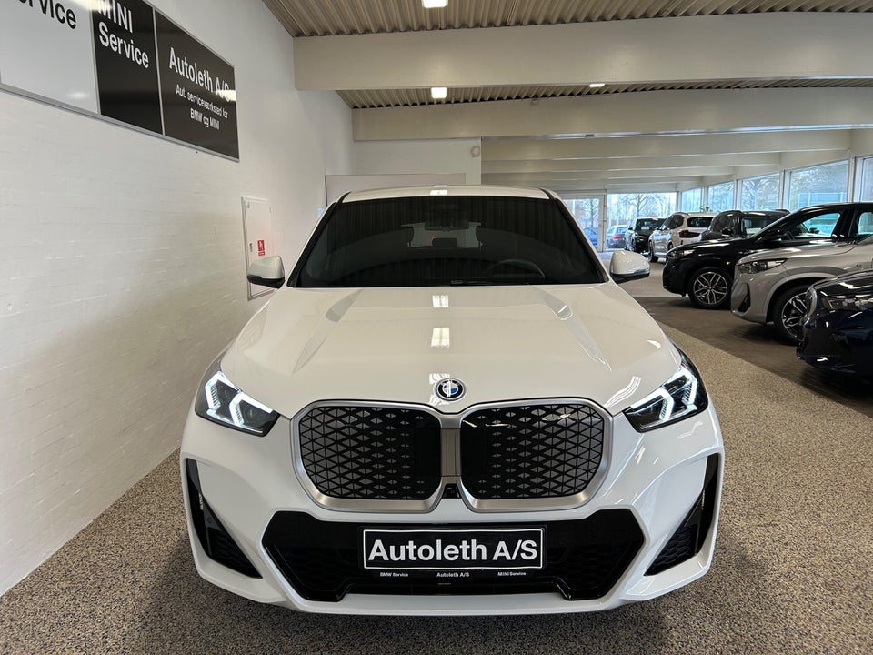 BMW iX1 xDrive30 Fully Charged 5d