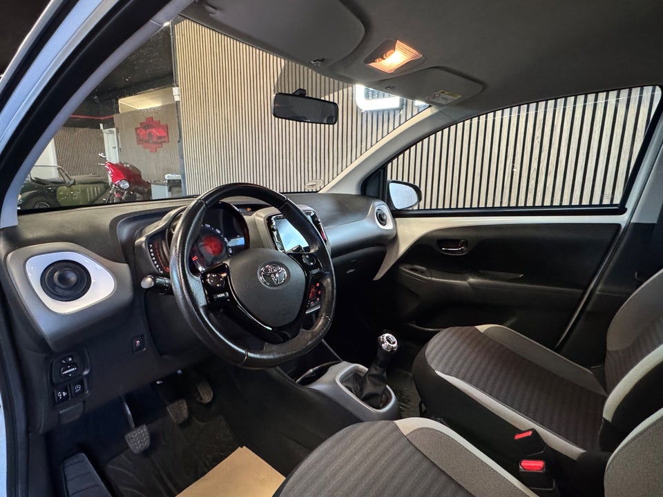Toyota Aygo 1,0 VVT-i x-press 5d