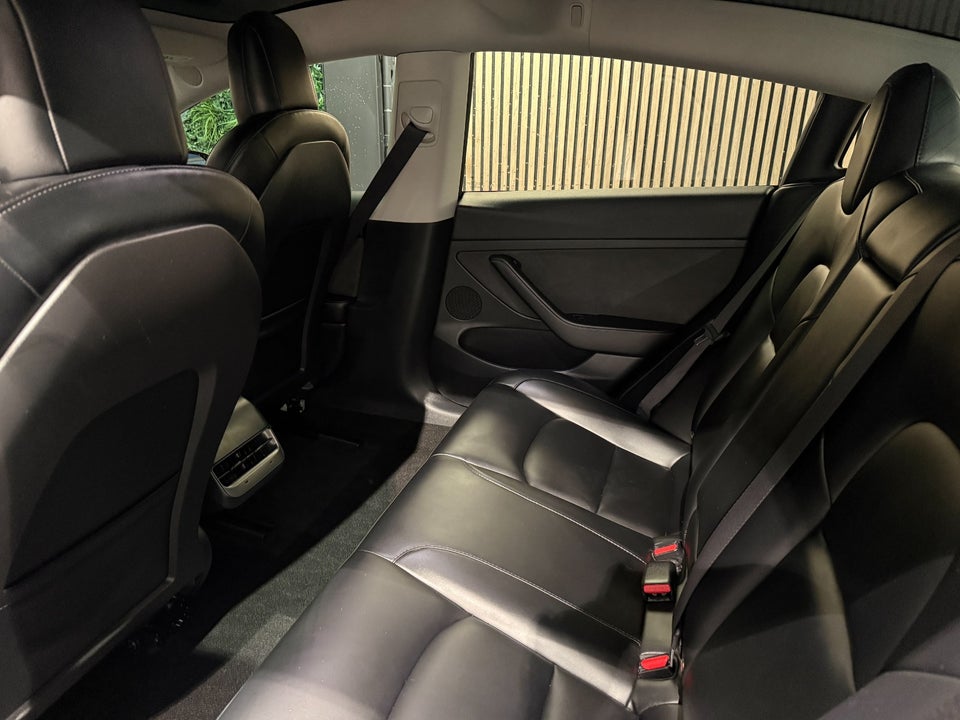 Tesla Model 3 RWD 4d