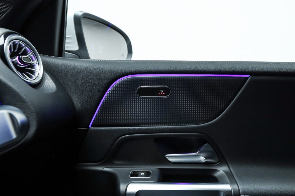 Mercedes EQB300 4Matic 7prs 5d