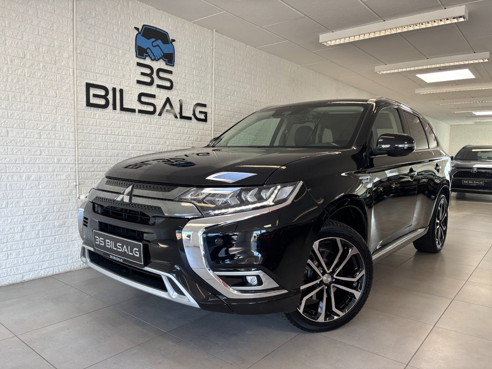 Mitsubishi Outlander 2,4 PHEV Limited CVT 4WD 5d