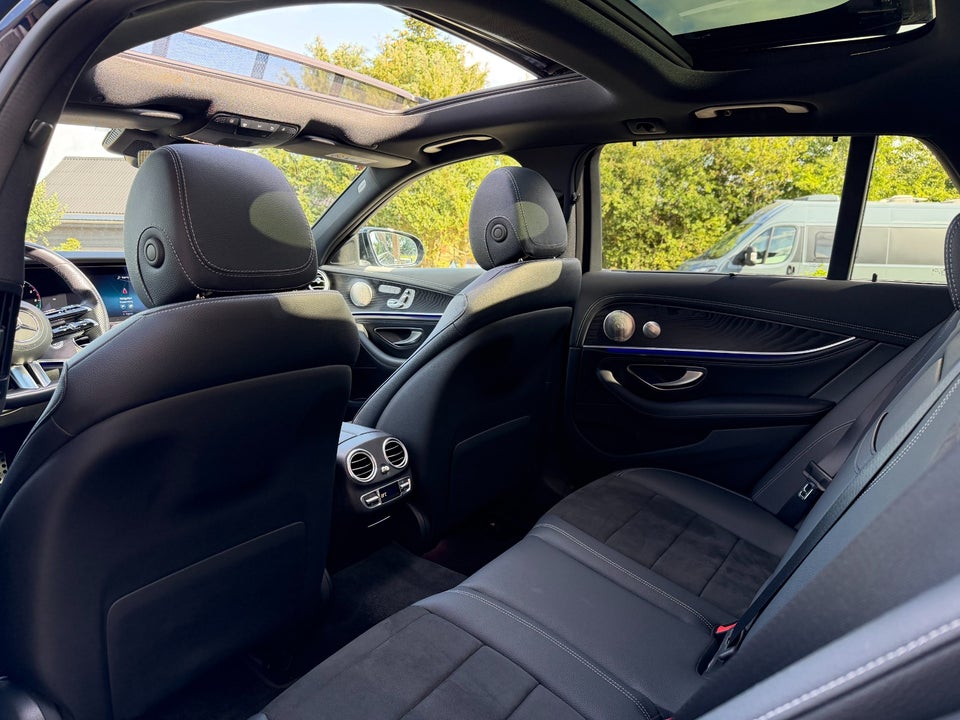Mercedes E300 de 2,0 AMG Line stc. aut. 4Matic 5d