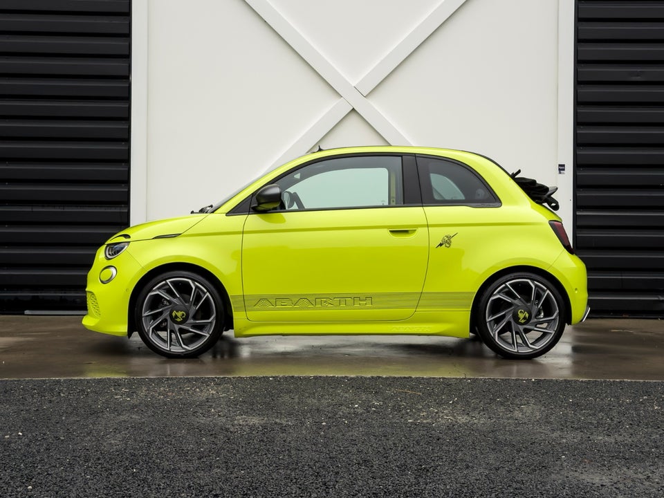 Abarth 500e Scorpionissima Cabrio 2d