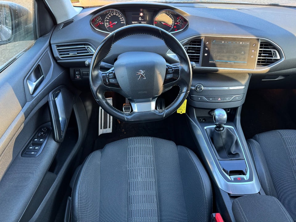 Peugeot 308 1,6 BlueHDi 120 Allure Sky 5d