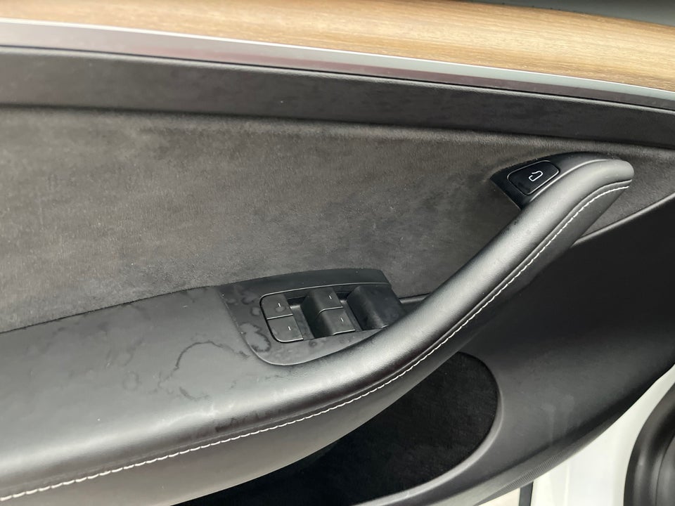 Tesla Model Y Long Range AWD 5d