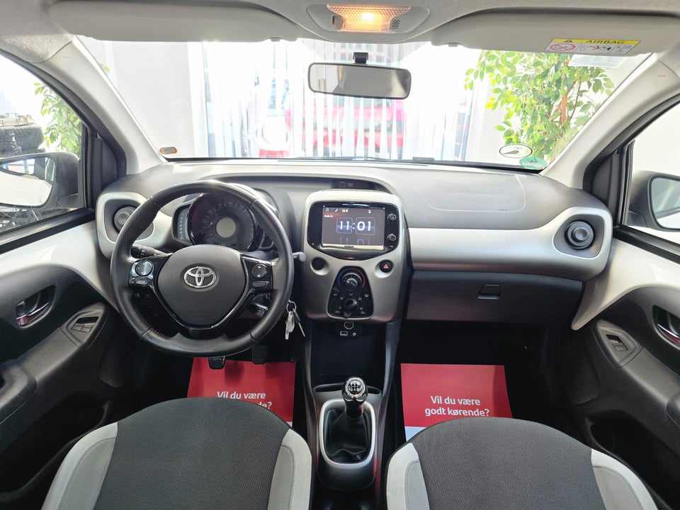 Toyota Aygo 1,0 VVT-i x-play 5d