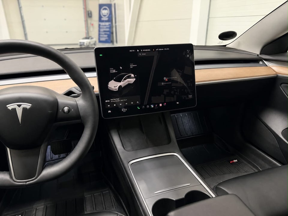 Tesla Model 3 Long Range AWD 4d