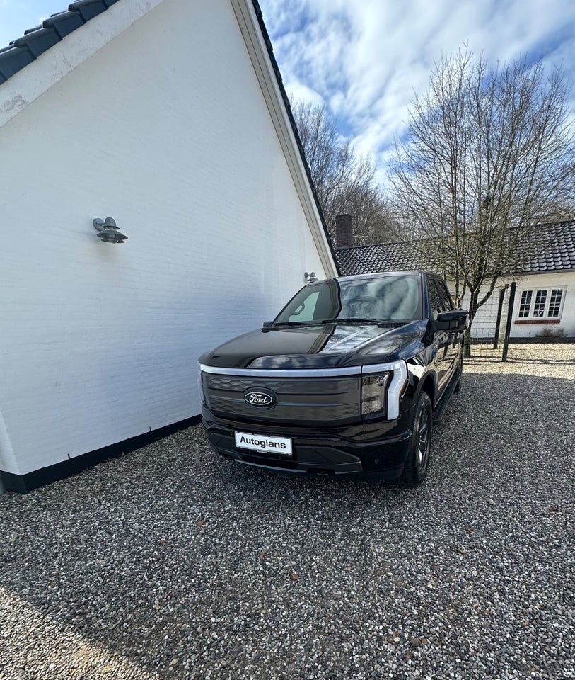 Ford F-150 131 Lightning Lariat Extended Range 4d