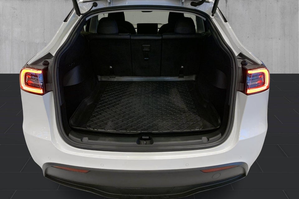 Tesla Model Y Long Range AWD 5d