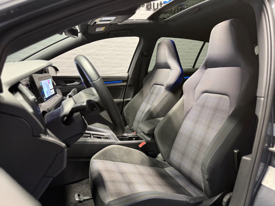 VW Golf VIII 1,4 GTE DSG 5d