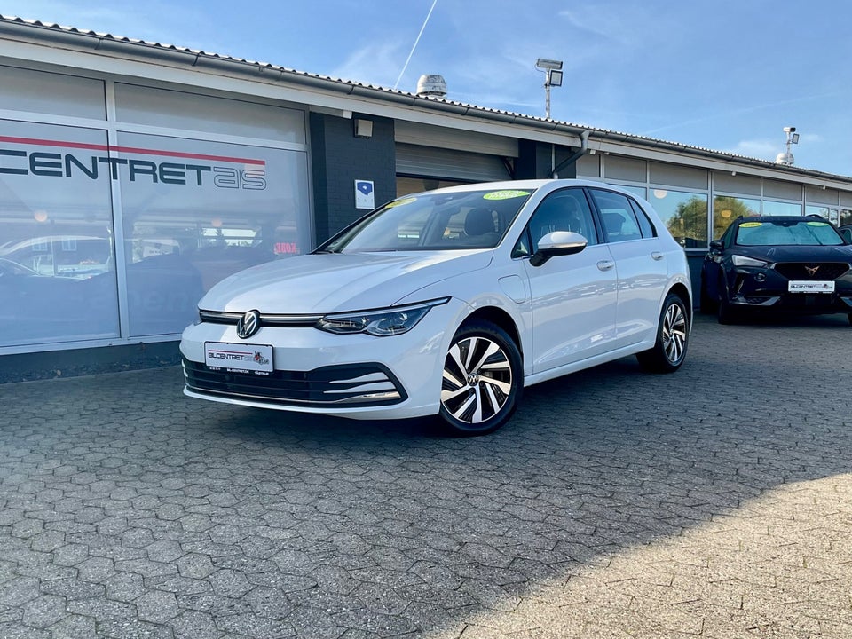 VW Golf VIII 1,4 eHybrid DSG 5d