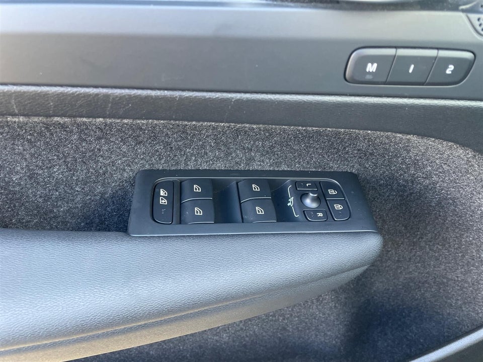 Volvo EC40 Extended Range Black Edition 5d