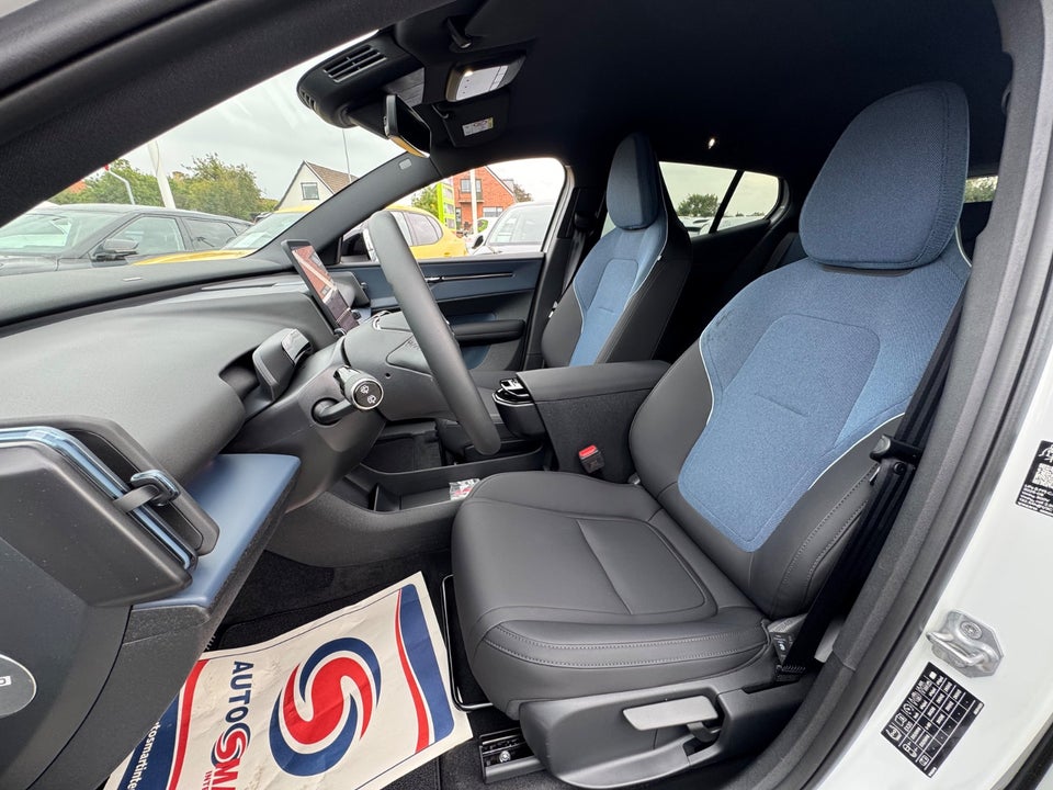 Volvo EX30 Standard Range Plus 5d