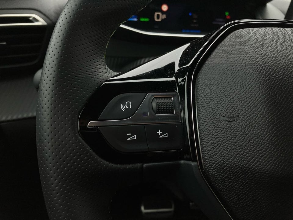 Peugeot e-208 54 GT 5d