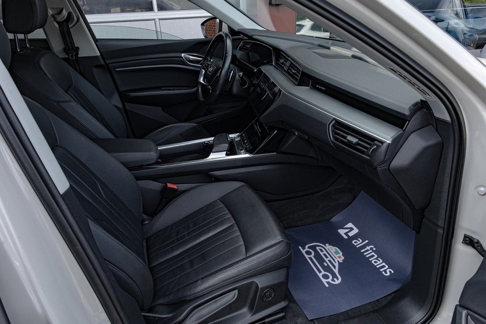 Audi e-tron 55 quattro 5d