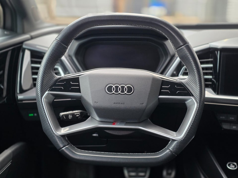 Audi Q4 e-tron 40 S-line 5d