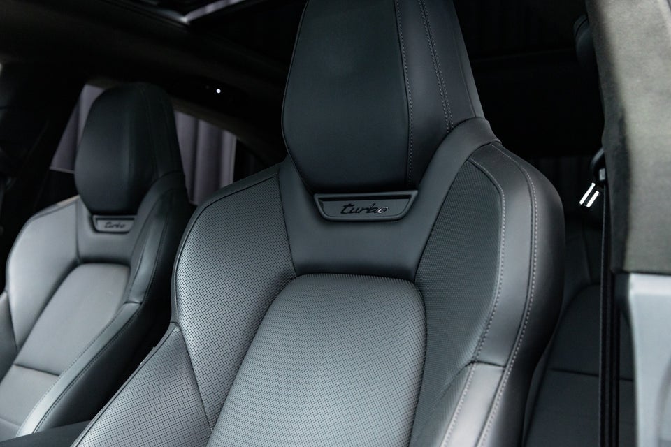Porsche Macan Turbo 5d