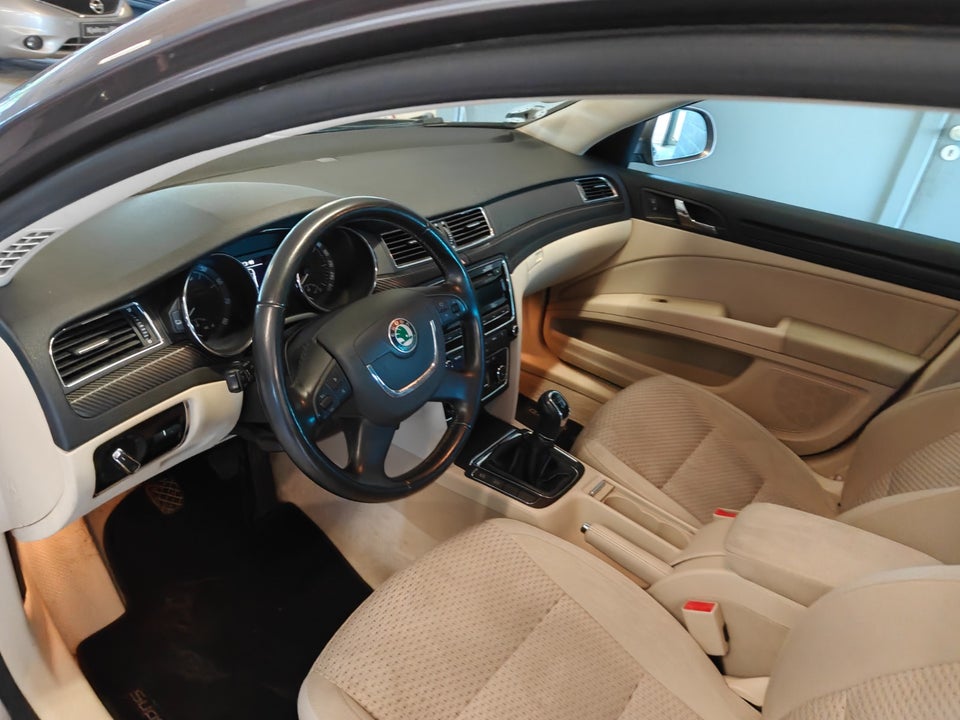 Skoda Superb 1,8 TSi 160 Elegance Combi 5d