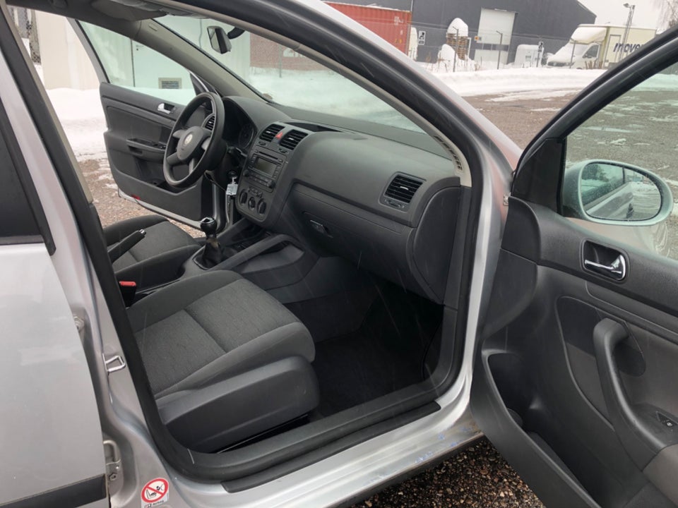 VW Golf V 1,6 Comfortline 5d
