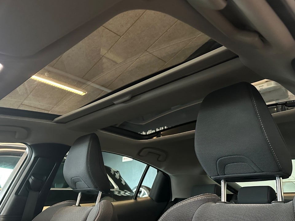 Toyota Prius 2,0 Plug-in Hybrid Elegant 5d