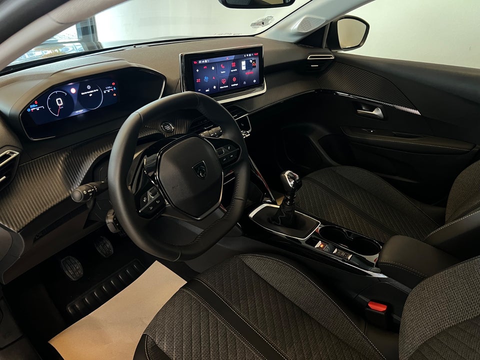 Peugeot 208 1,2 PureTech 100 Allure 5d